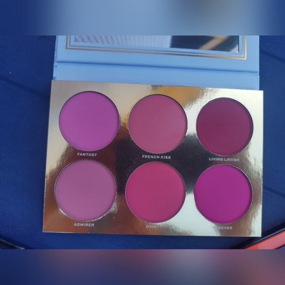 Vibrant Eyeshadow Palette Set - Picture 3 of 5